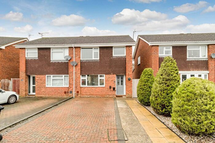 3 Bedroom Semi Detached House For Sale In Goldsmith Drive, Newport Pagnell, MK16