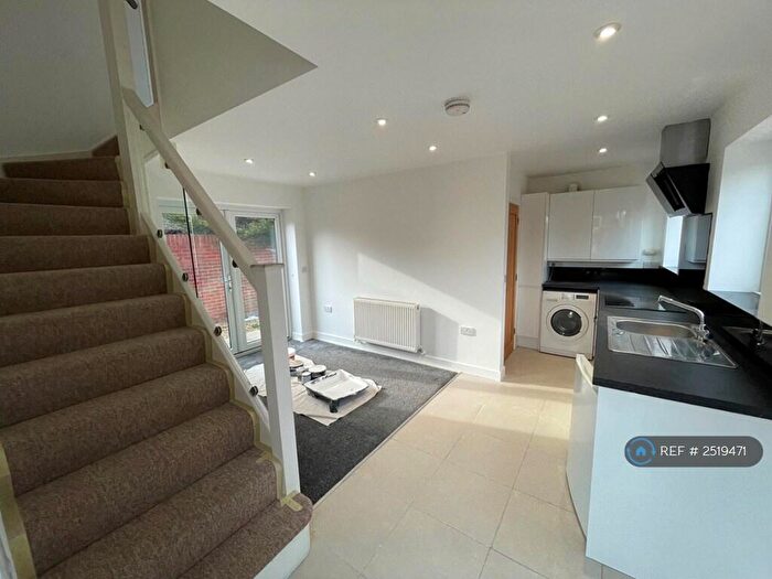 1 Bedroom Detached House To Rent In Cedar Road, Southampton, SO14