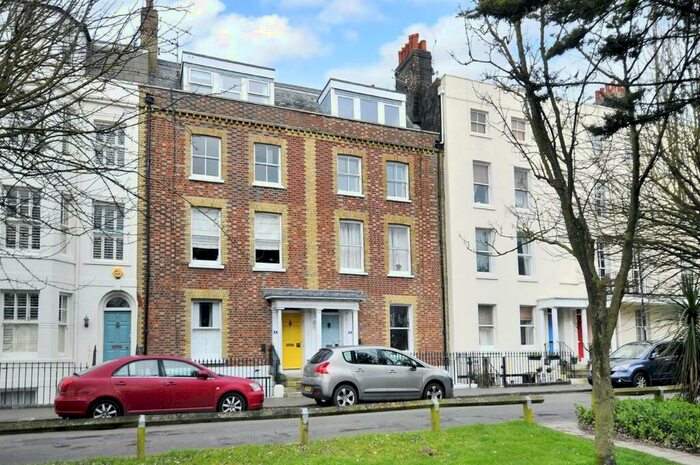 1 Bedroom Apartment To Rent In South Terrace, Littlehampton, BN17