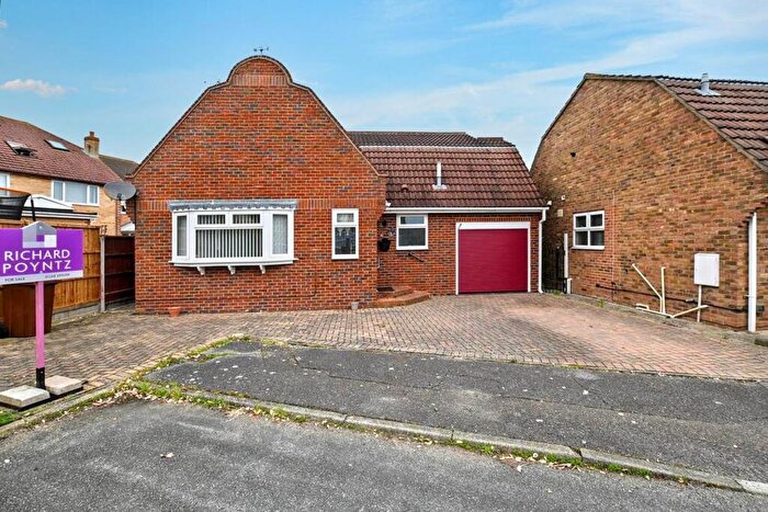 2 Bedroom Bungalow For Sale In No Chain - Ashleigh Close, Canvey Island, SS8