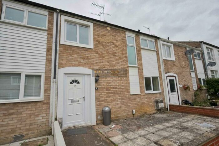 5 Bedroom House To Rent In Scholars Walk, Hatfield, AL10