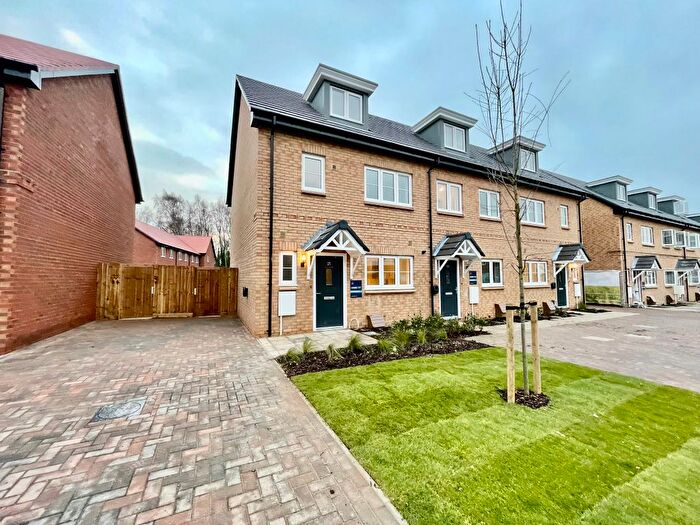 4 Bedroom End Of Terrace House For Sale In Walnut Avenue, Langford, SG18