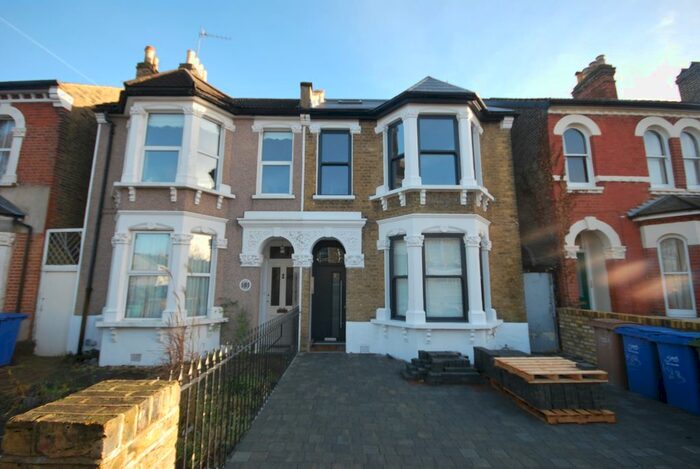 3 Bedroom Flat To Rent In Friern Road, London SE22