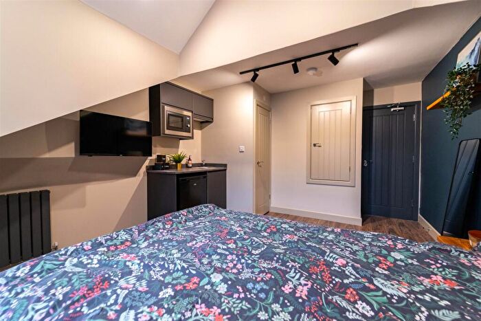 6 Bedroom House To Rent In Hubert Road, Birmingham, B29