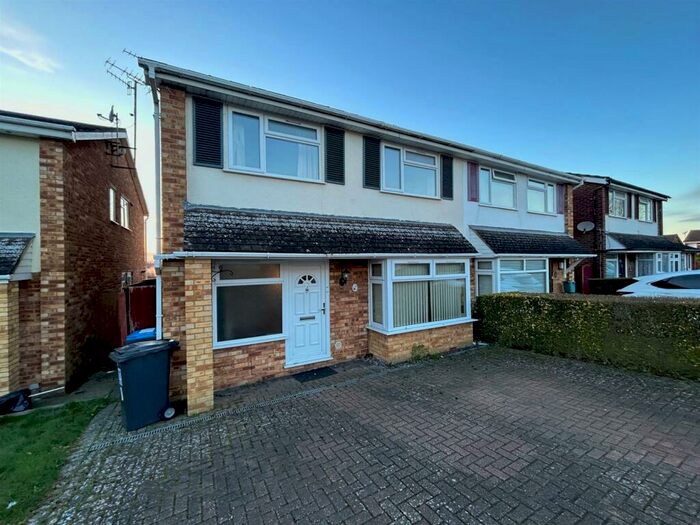 4 Bedroom Semi-Detached House To Rent In Varney Close, Hemel Hempstead, HP1