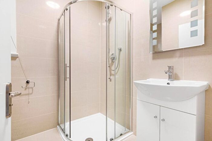 2 Bedroom Flat To Rent In Chichele Road, London, NW2