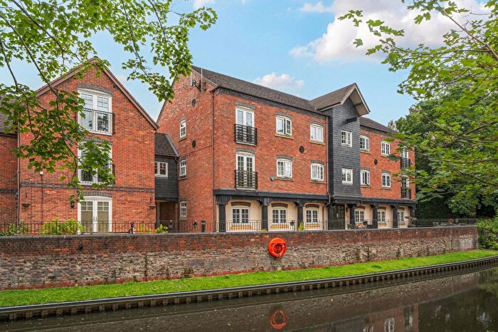 2 Bedroom Flat For Sale In Tythe Barn Lane, Shirley, Solihull, West Midlands, B90