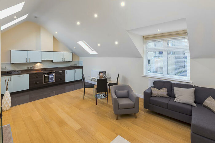 3 Bedroom House To Rent In Elfrida Close, Woodford Green, Essex, Essex, IG8