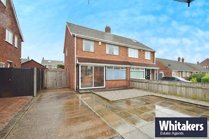 3 Bedroom Semi-Detached House To Rent In Minster Close, Hull, HU8