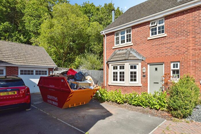 3 Bedroom Semi-Detached House For Sale In Sycamore Lane, Pontardawe, Swansea, Neath Port Talbot, SA8