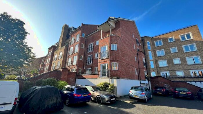 1 Bedroom Apartment For Sale In Aveley House, Iliffe Close, Berkshire, RG1