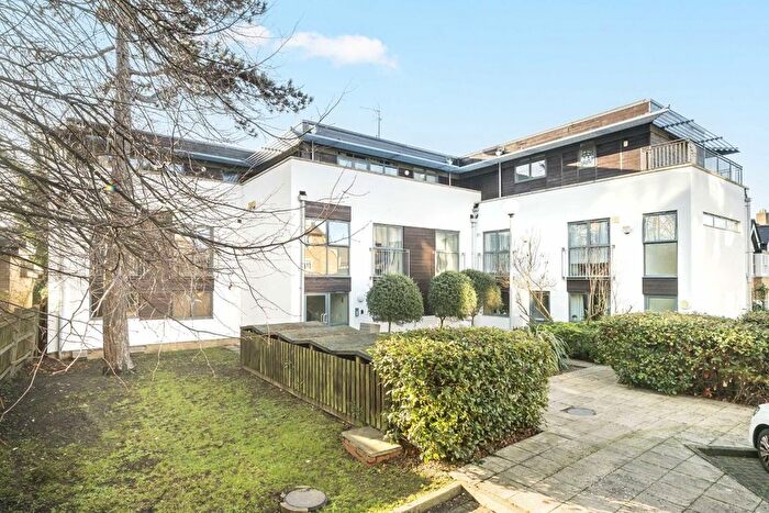 1 Bedroom Flat For Sale In Albans Close, Streatham, SW16