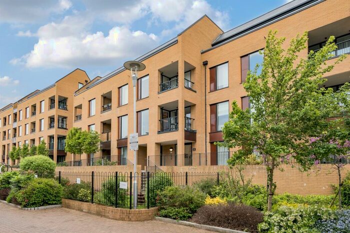 2 Bedroom Flat For Sale In Quayle Crescent, London, N20