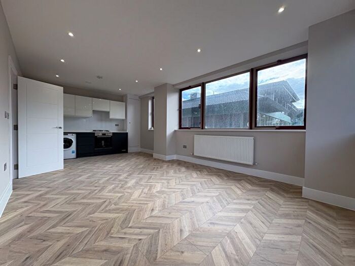2 Bedroom Flat To Rent In Fishponds Road, Wokingham, RG41