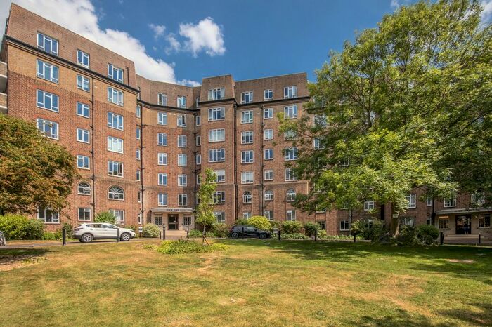 3 Bedroom Flat For Sale In Furze Hill, Hove, BN3