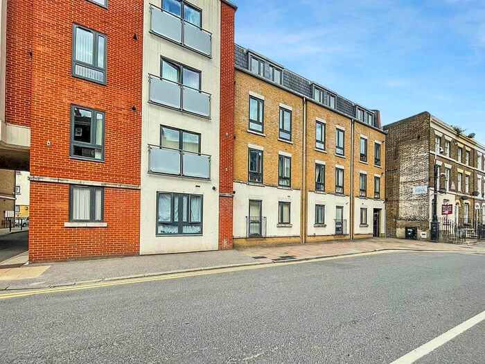 1 Bedroom Flat To Rent In High Street, Rochester, Kent, ME1