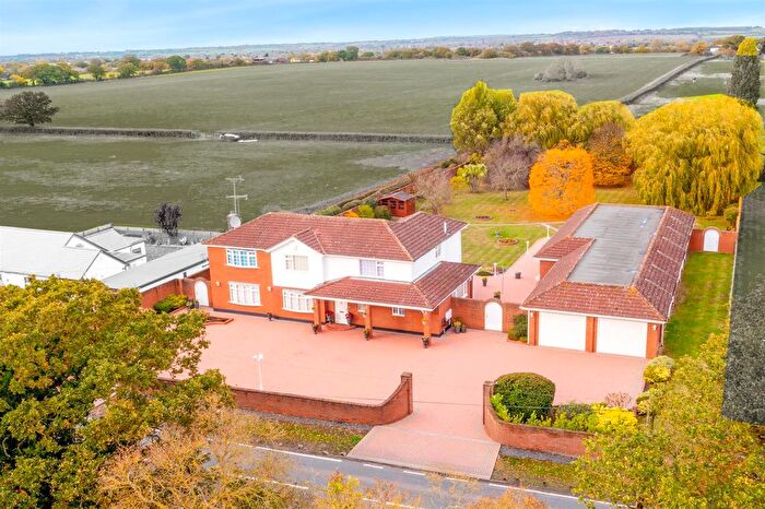 4 Bedroom Detached House For Sale In Lower Road, Hullbridge, Hockley, SS5