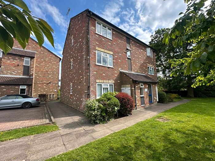 1 Bedroom Flat For Sale In Howard Agne Close, Bovingdon, HP3