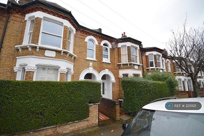 2 Bedroom Flat To Rent In Harbut Road, London, SW11