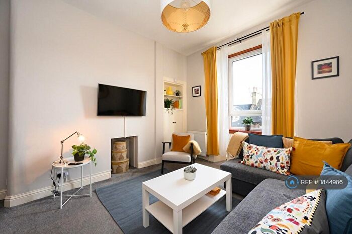 3 Bedroom Flat To Rent In Maryfield, Edinburgh, EH7