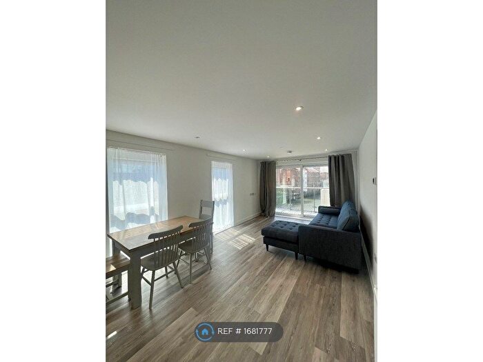 2 Bedroom Flat To Rent In Canary Quay, Norwich, NR1