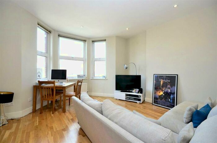 1 Bedroom Apartment To Rent In Skardu Road, Cricklewood, London, NW2