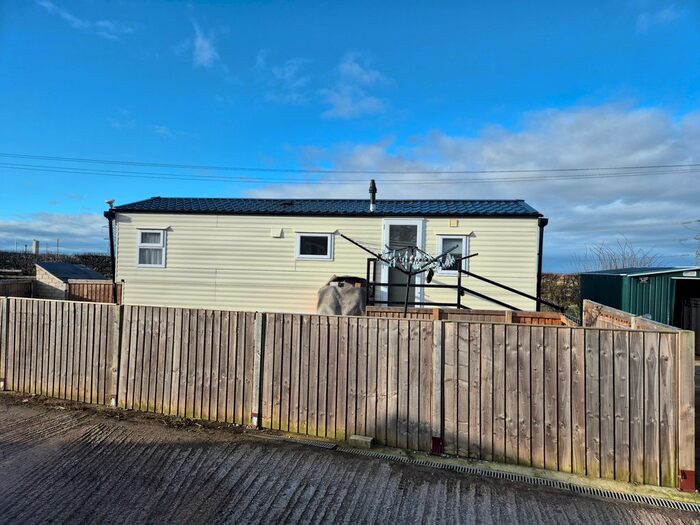 2 Bedroom Park Home To Rent In Blue Bridge Lane, Helsby, Frodsham, WA6