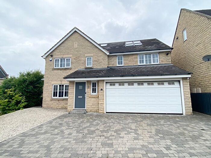5 Bedroom Detached House To Rent In Grenoside View, Highburton, Huddersfield, HD8