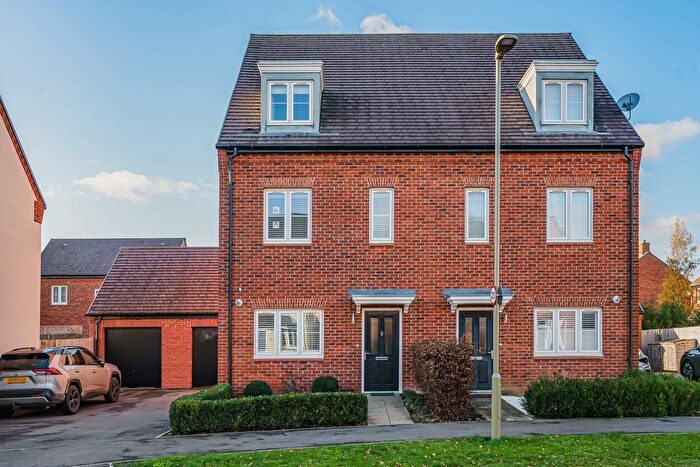 4 Bedroom Semi Detached House For Sale In Howard Road, Upper Heyford, OX25