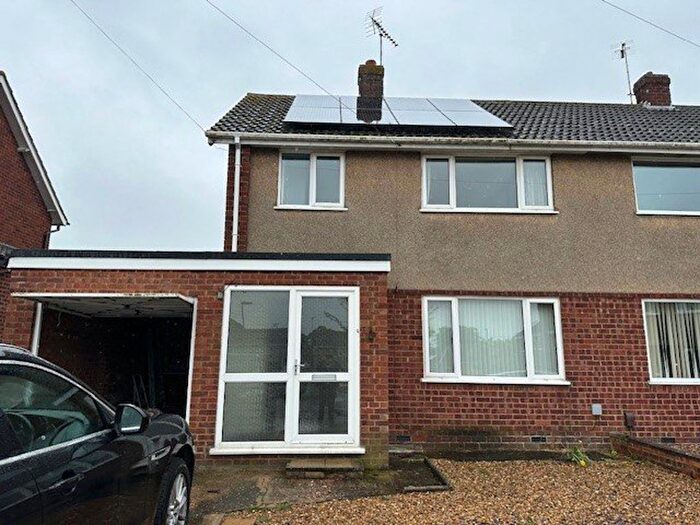 3 Bedroom Property To Rent In Mendip Close, Kettering, NN16