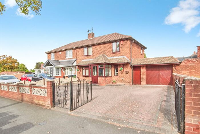 3 Bedroom Semi-Detached House For Sale In Denbigh Drive, West Bromwich, B71