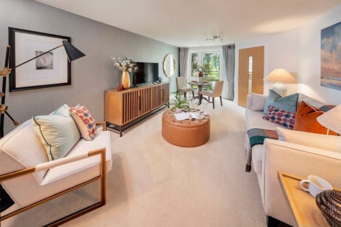 2 Bedroom Flat To Rent In Hawkhurst, TN18