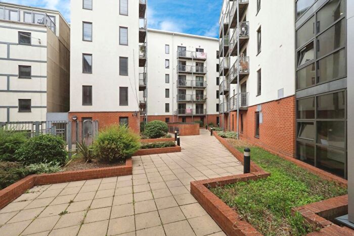 2 Bedroom Flat For Sale In Derby Road, Nottingham, Nottinghamshire, NG7