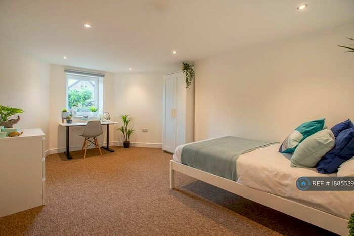 8 Bedroom Semi-Detached House To Rent In Elmore Road, Sheffield, S10