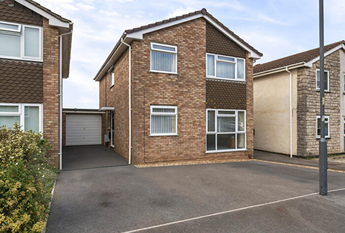 4 Bedroom Link Detached House For Sale In Oakleigh Gardens, Oldland Common, Bristol, Gloucestershire, BS30