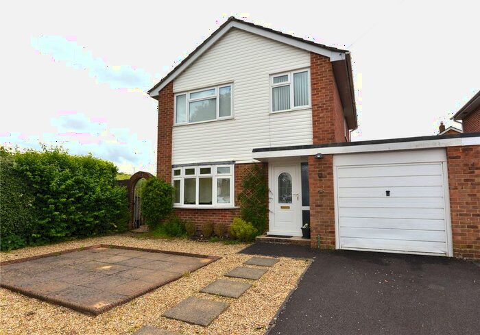 3 Bedroom Link Detached House For Sale In Twynham Close, Downton, Salisbury, Wiltshire, SP5