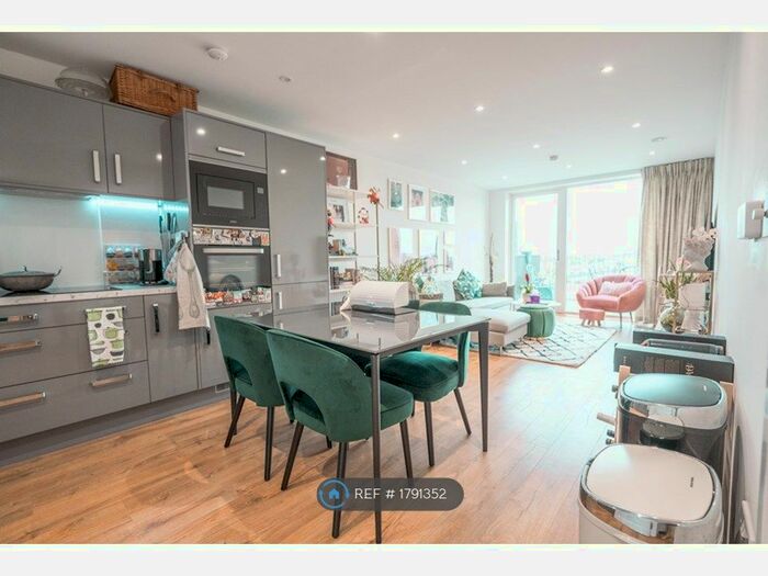 3 Bedroom Flat To Rent In Mahindra Way, London, E6