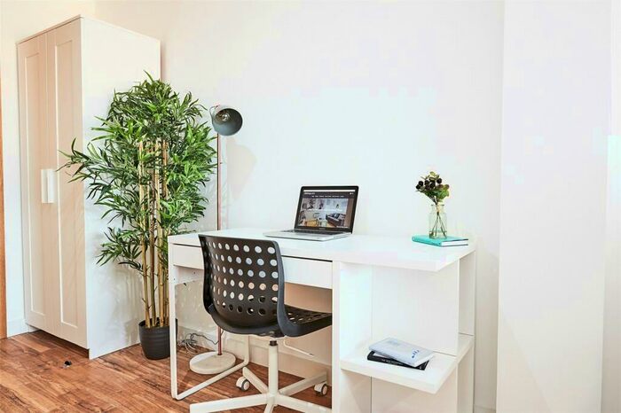 Flat To Rent In The Studios, Plaza Boulevard, Liverpool, L8