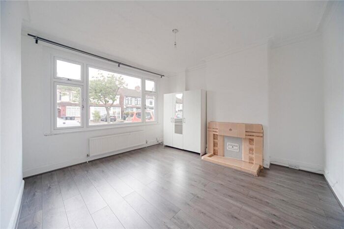 4 Bedroom Terraced House For Sale In Shrewsbury Road, London, N11