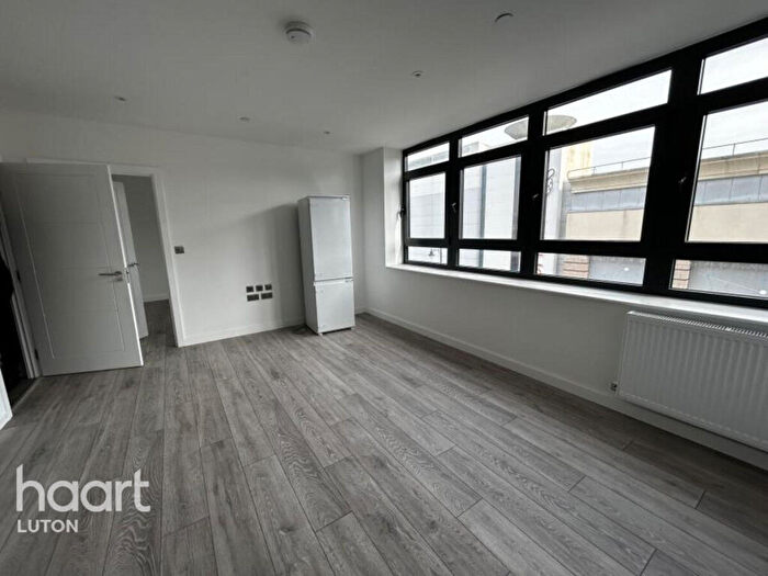 2 Bedroom Apartment To Rent In Alma Street, Luton, LU1