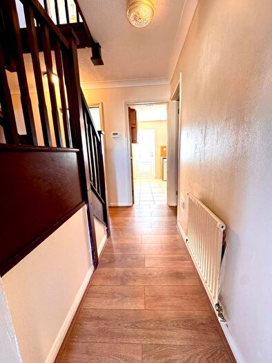 5 Bedroom Detached House To Rent In Wickets Way, Ilford, Essex, IG6