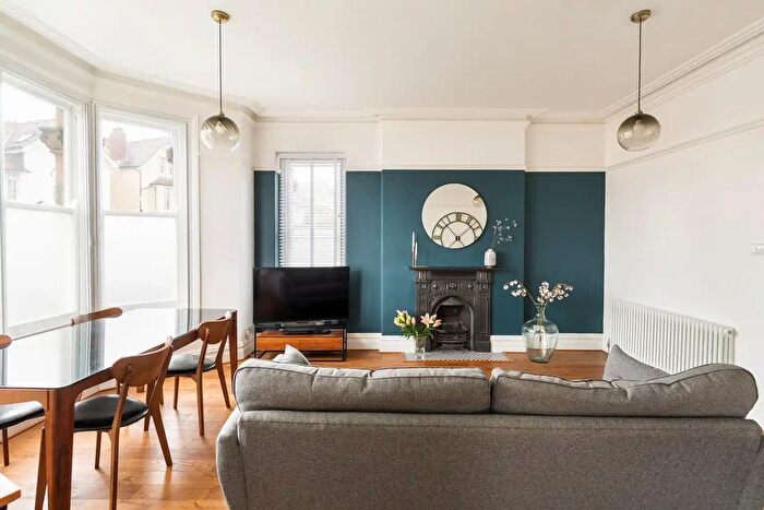 2 Bedroom Flat For Sale In Redland Road, Redland, Bristol, BS6