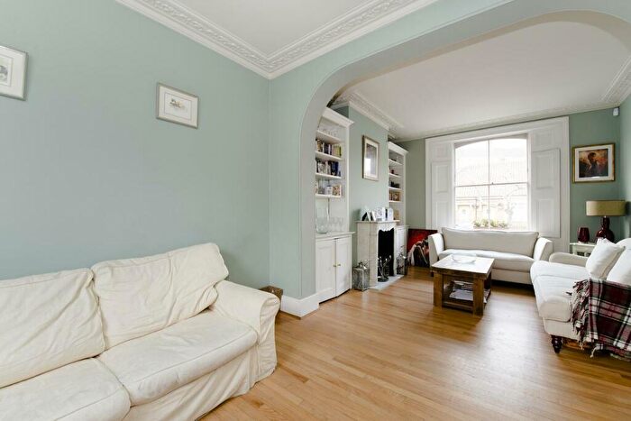 2 Bedroom House To Rent In Prebend Street, Islington, N1