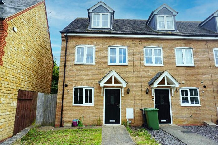 3 Bedroom Town House To Rent In Easton Lane, Bozeat, NN29