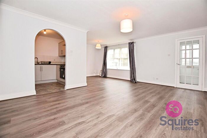 2 Bedroom Flat To Rent In Woodside Lane, London, N12