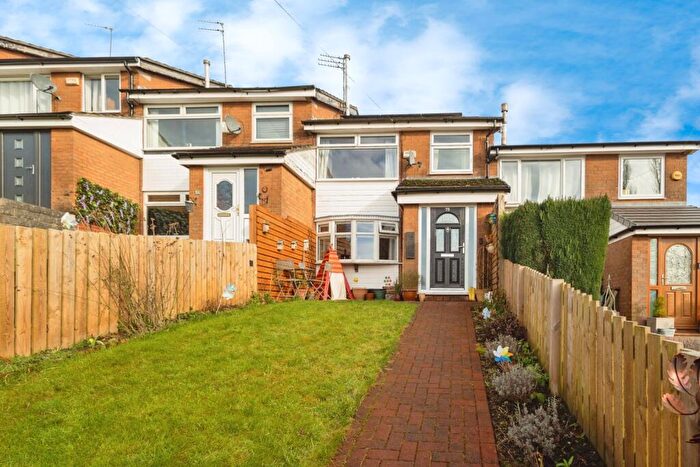 3 Bedroom Mews For Sale In Barnfield Road, Hyde, Cheshire, SK14