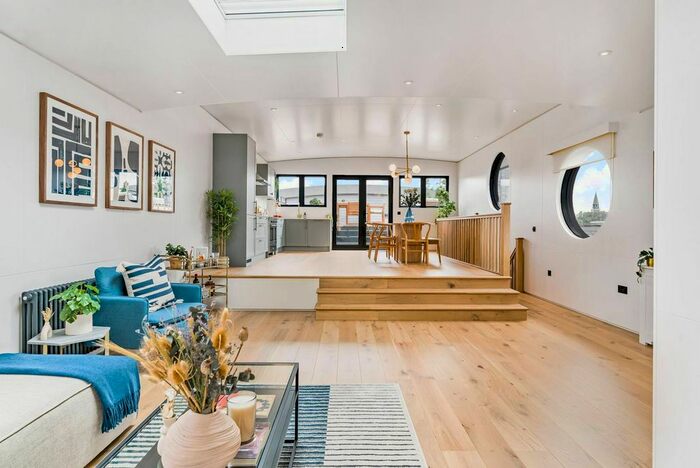 2 Bedroom Houseboat To Rent In Cheyne Walk, Chelsea, London, SW10