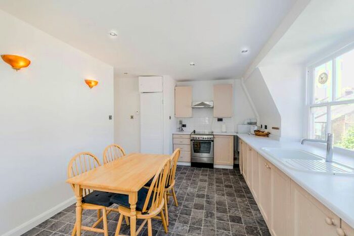 2 Bedroom Flat To Rent In Howitt Road, Belsize Park, London, NW3