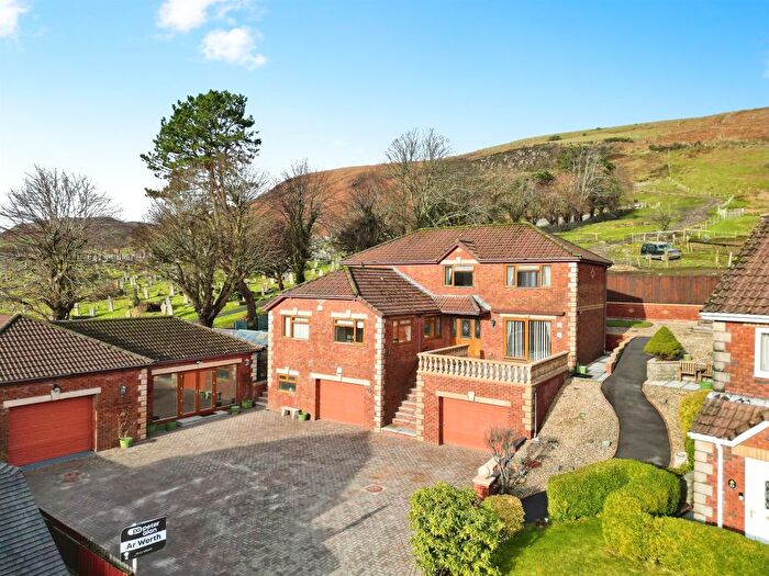 4 Bedroom Detached House For Sale In Bronheulwen, Porth, CF39