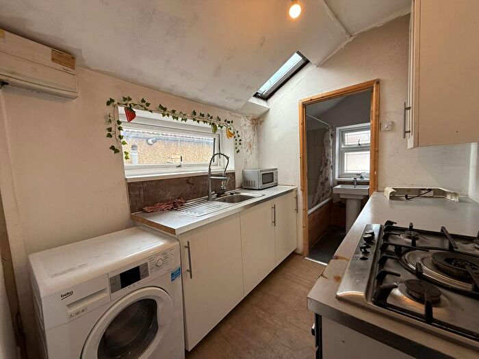 2 Bedroom Flat To Rent In Ilford, IG1